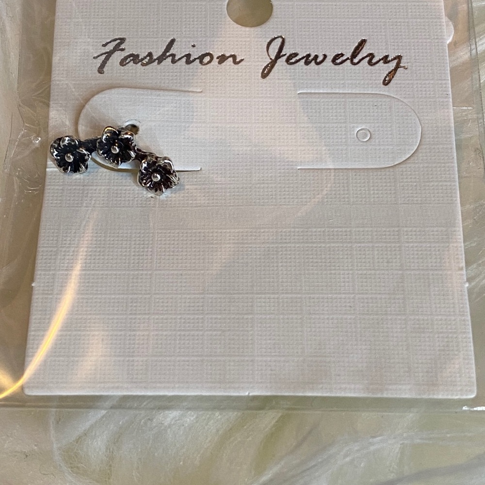 Earring - Picture 2 of 2